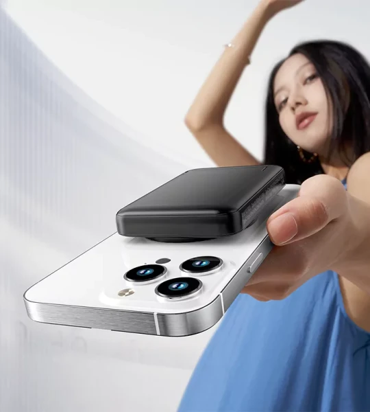 PB032 15W 5000mAh 3A მაღალსიჩქარიანი უსადენო დატენვის მქონე ჩაშენებული ჭკვიანი ჩიპიანი პაუერბანკი