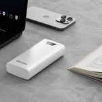 PB044 20000mAh თეთრი ფერის მაღალი ტევადობის სწრაფი დამუხტვის ორმაგი USB გამომავალი შავი ფერის დეველოპერული ბანკი ციფრული