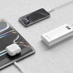 PB044 20000mAh თეთრი ფერის მაღალი ტევადობის სწრაფი დამუხტვის ორმაგი USB გამომავალი შავი ფერის დეველოპერული ბანკი ციფრული